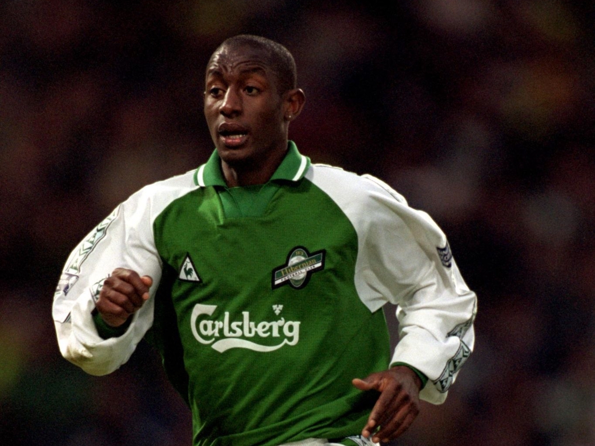 Russell Latapy in action during a Scottish Cup SemiFinal between Hibernian and Aberdeen at Hampden Park, Glasgow, Scotland on April 9th 2000. (PHOTO BY Matthew Ashton/EMPICS via Getty Images)