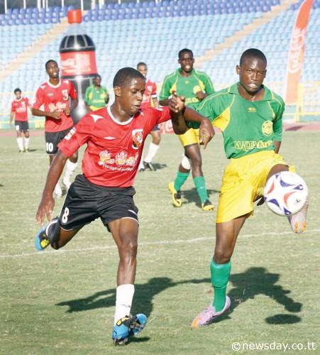 SHAQUILLE JOEFIELD (right) of Signall Hill controls the ball under pressure from Moriba Ballah of St Anthony's College in the quarter-final of the Coca Cola National Intercol tournament yesterday at the Hasely Crawford Stadium, Mucurapo. ...Author: SUREASH CHOLAI