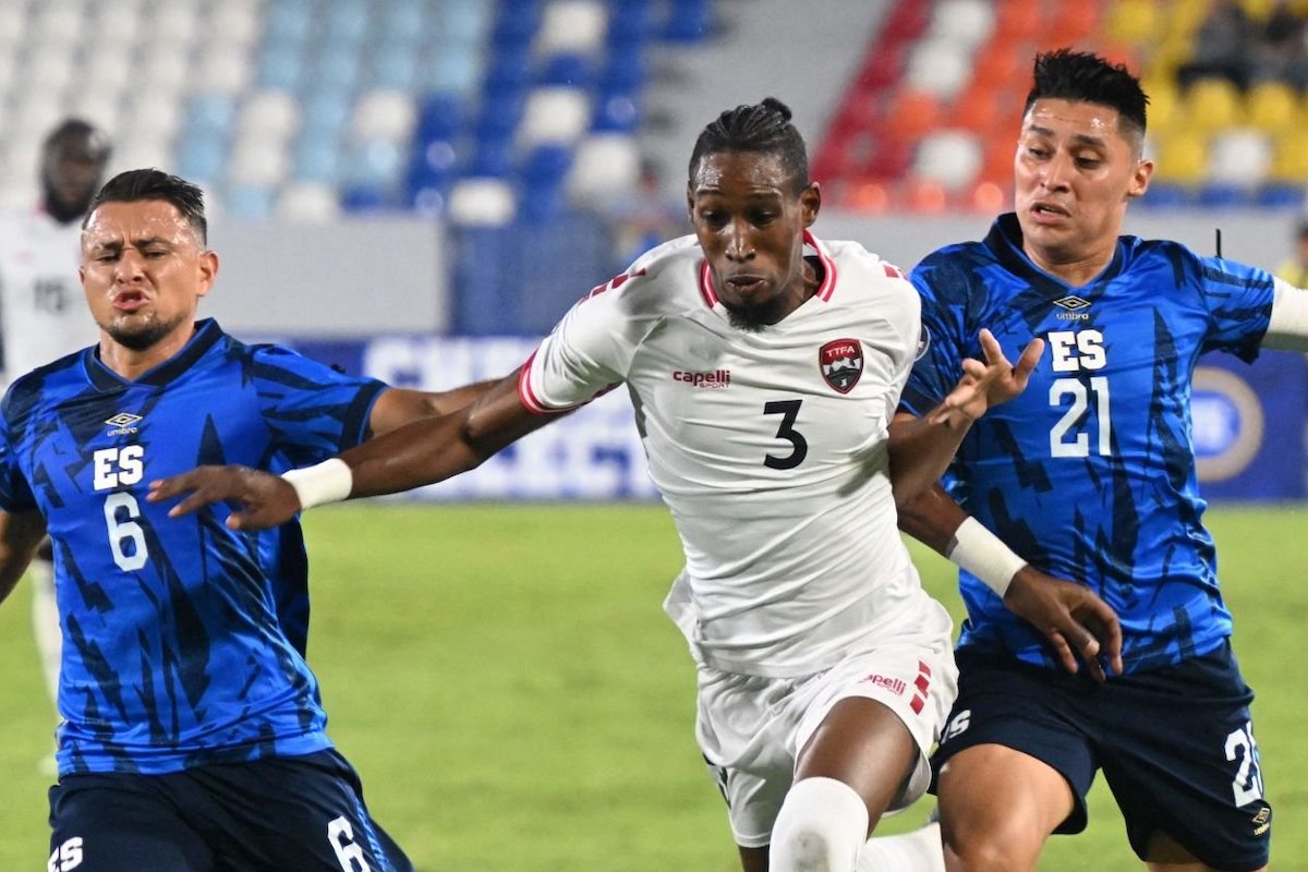 Narciso Orellana (L) and Bryan Tamacas (R) of El Salvador fight for the ball with Ross Russell of Trinidad and Tobago during the CONCACAF Nations League group A football match between El Salvador and Trinidad and Tobago, at the Jorge "Magico" Gonzalez Stadium in San Salvador, on September 10, 2023. (Photo by Marvin RECINOS / AFP) (Photo by MARVIN RECINOS/AFP via Getty Images)