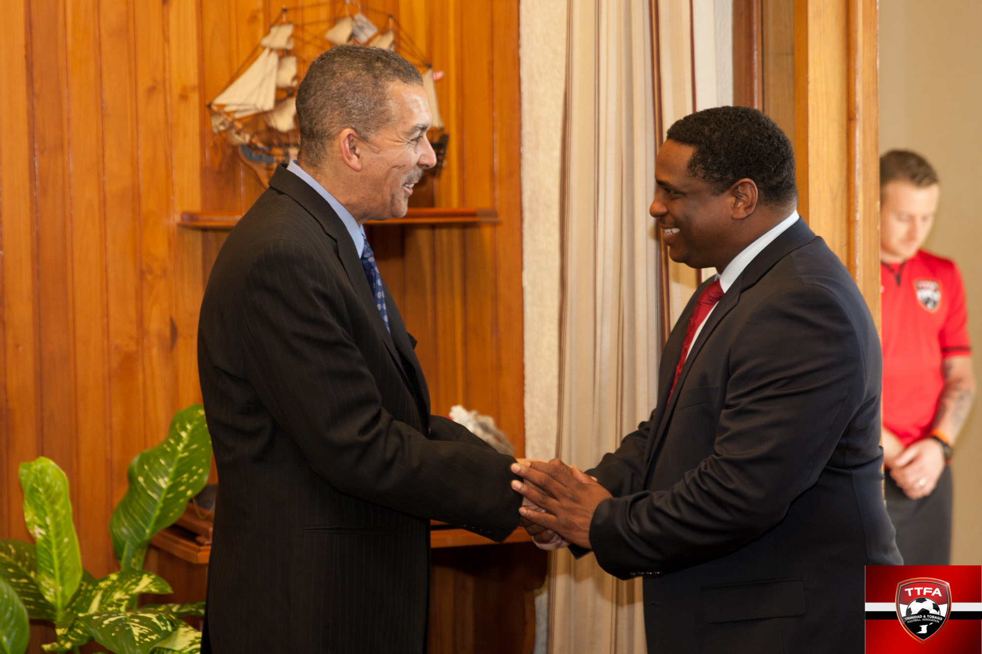 Sheldon Phillips meets with T&T President Anthony Carmona.